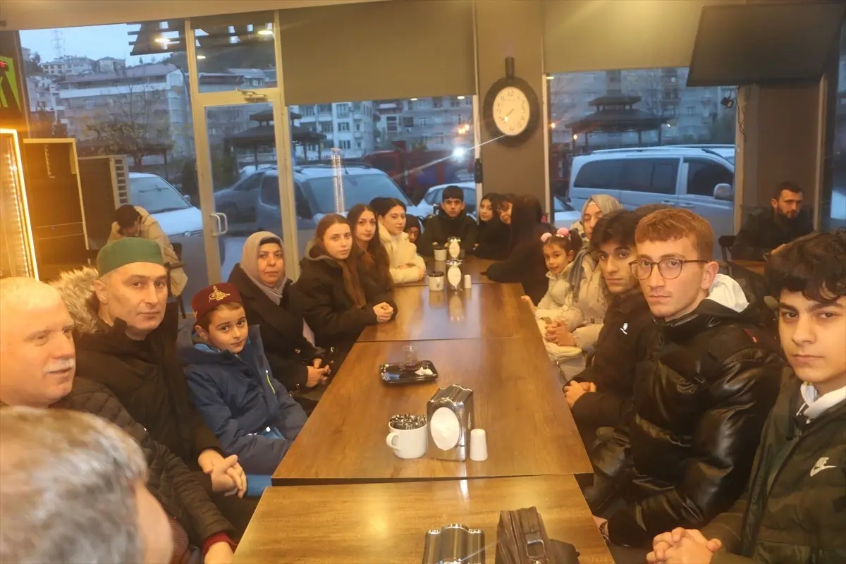 Of\'ta öğrenciler sabah namazında buluştu