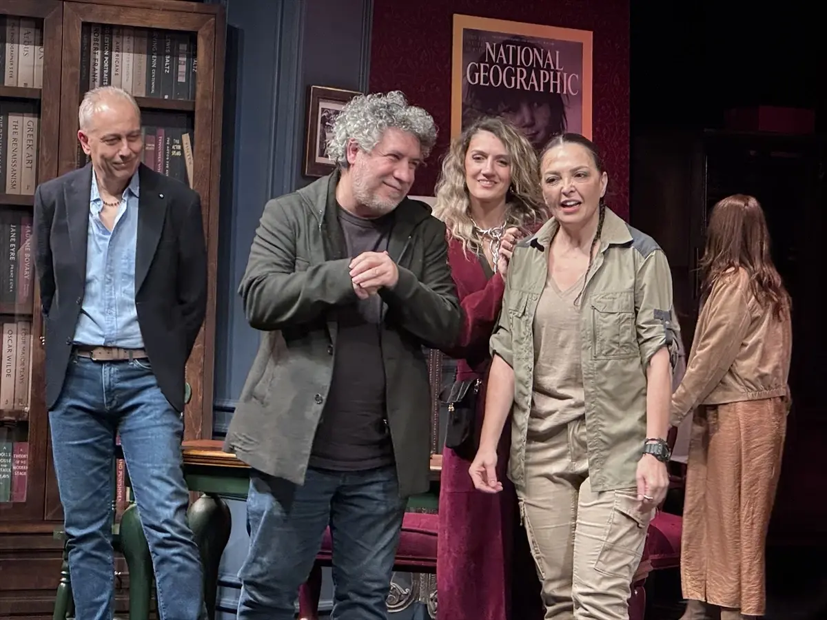 İBB Tiyatroları\'nda \'Öylece Durur Zaman\' Prömiyeri