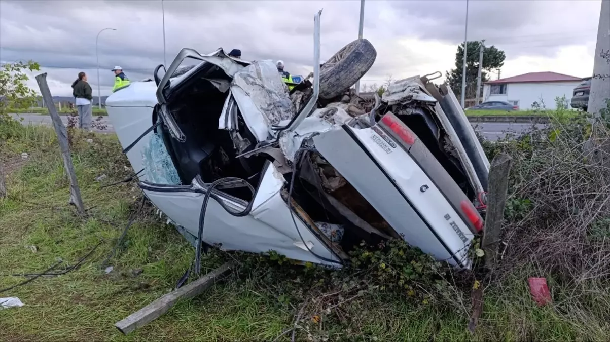 Karasu\'da Trafik Kazası: 2 Yaralı