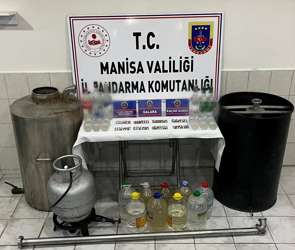 Salihli\'de Sahte İçki ve Uyuşturucu Operasyonu