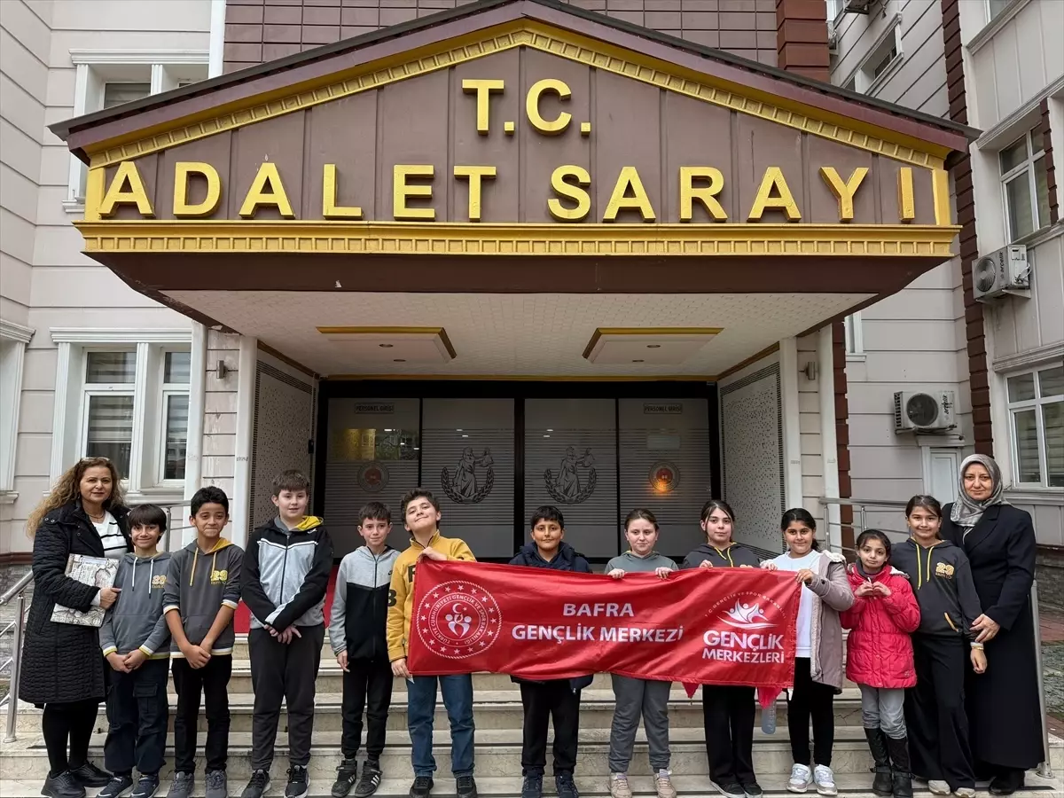 Öğrenciler Adalet Sarayı\'nı Ziyaret Etti