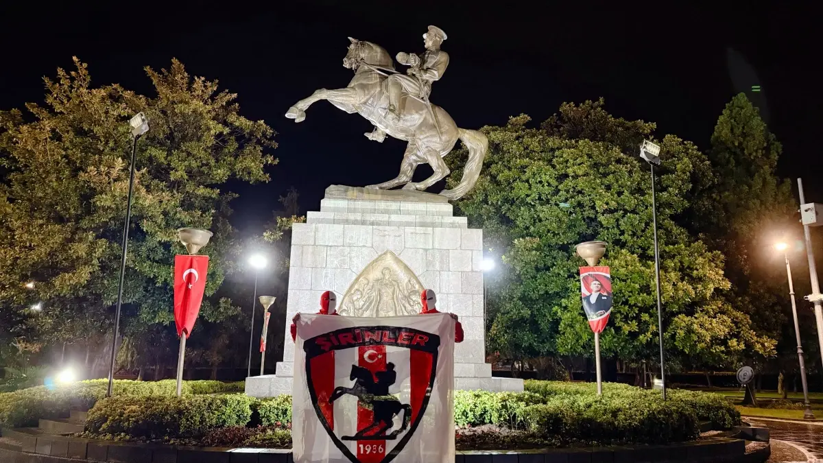 Samsunspor Taraftarları Anıt'ta Nöbet Tutuyor