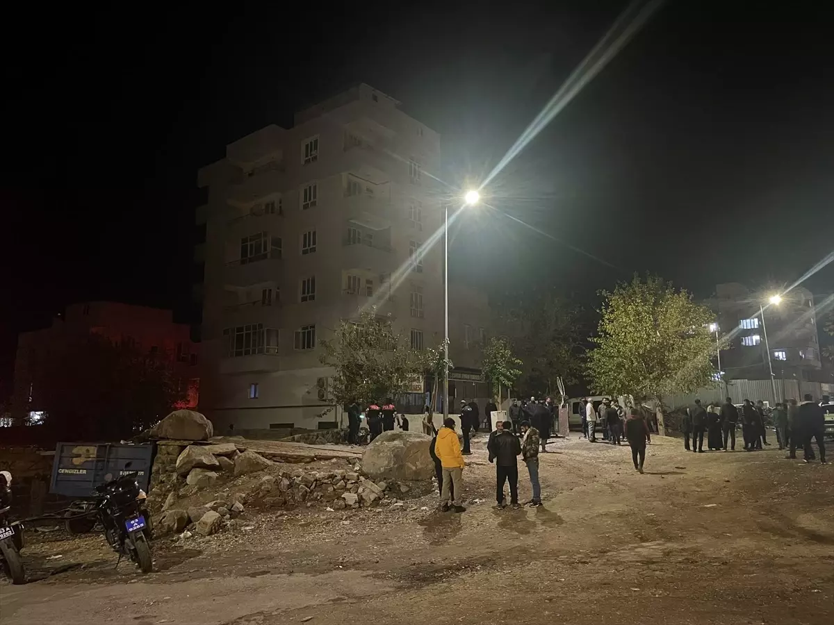 Siverek\'te Apartman Yangını: 9 Kişi Dumandan Etkilendi