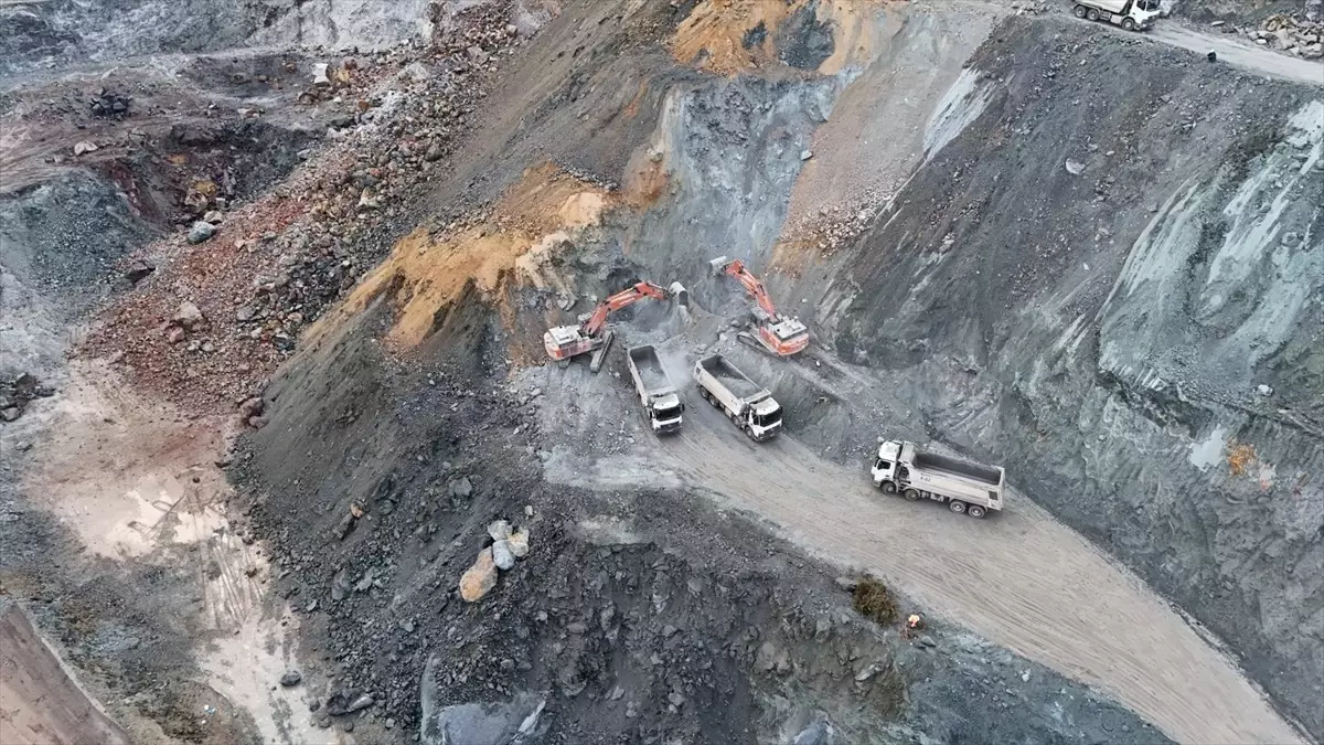 Göçük altında kalan şantiye müdürünün cesedine 1 ay sonra ulaşıldı