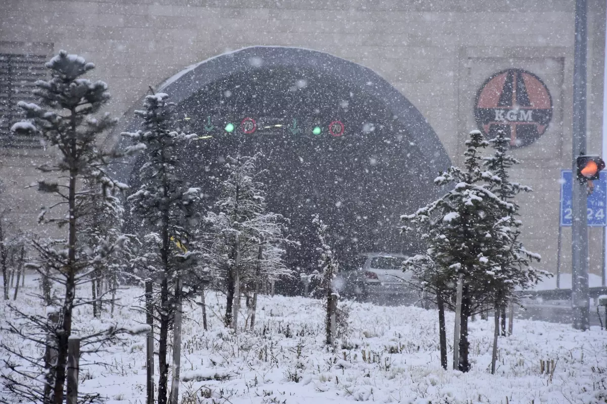 Sivas\'ta Yüksek Kesimlerde Kar Yağışı