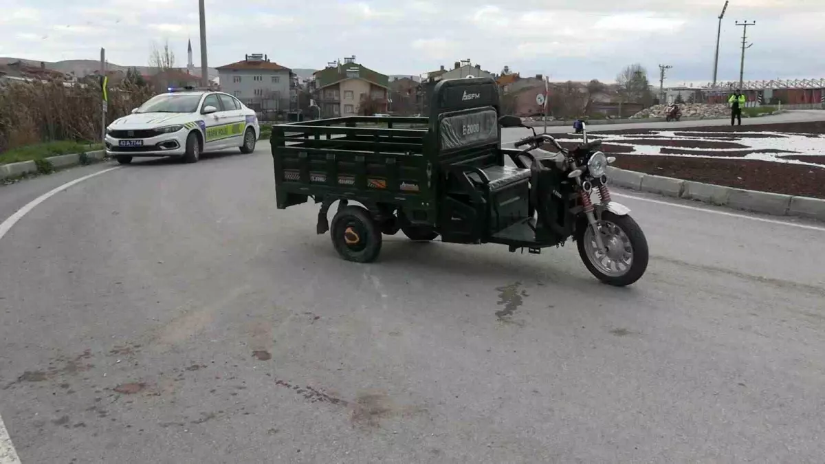 Tavşanlı\'da Elektrikli Motosiklet Kazası