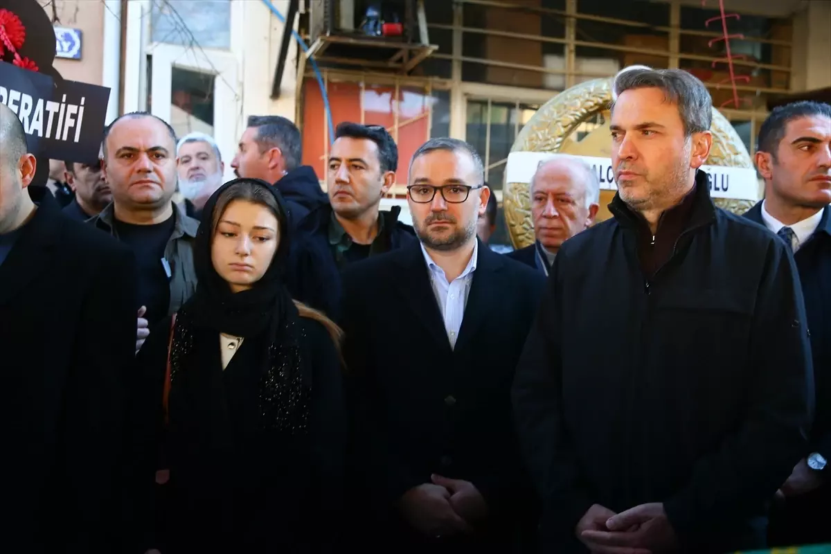 TCMB Başkanı Fatih Karahan\'ın Annnesi Defnedildi