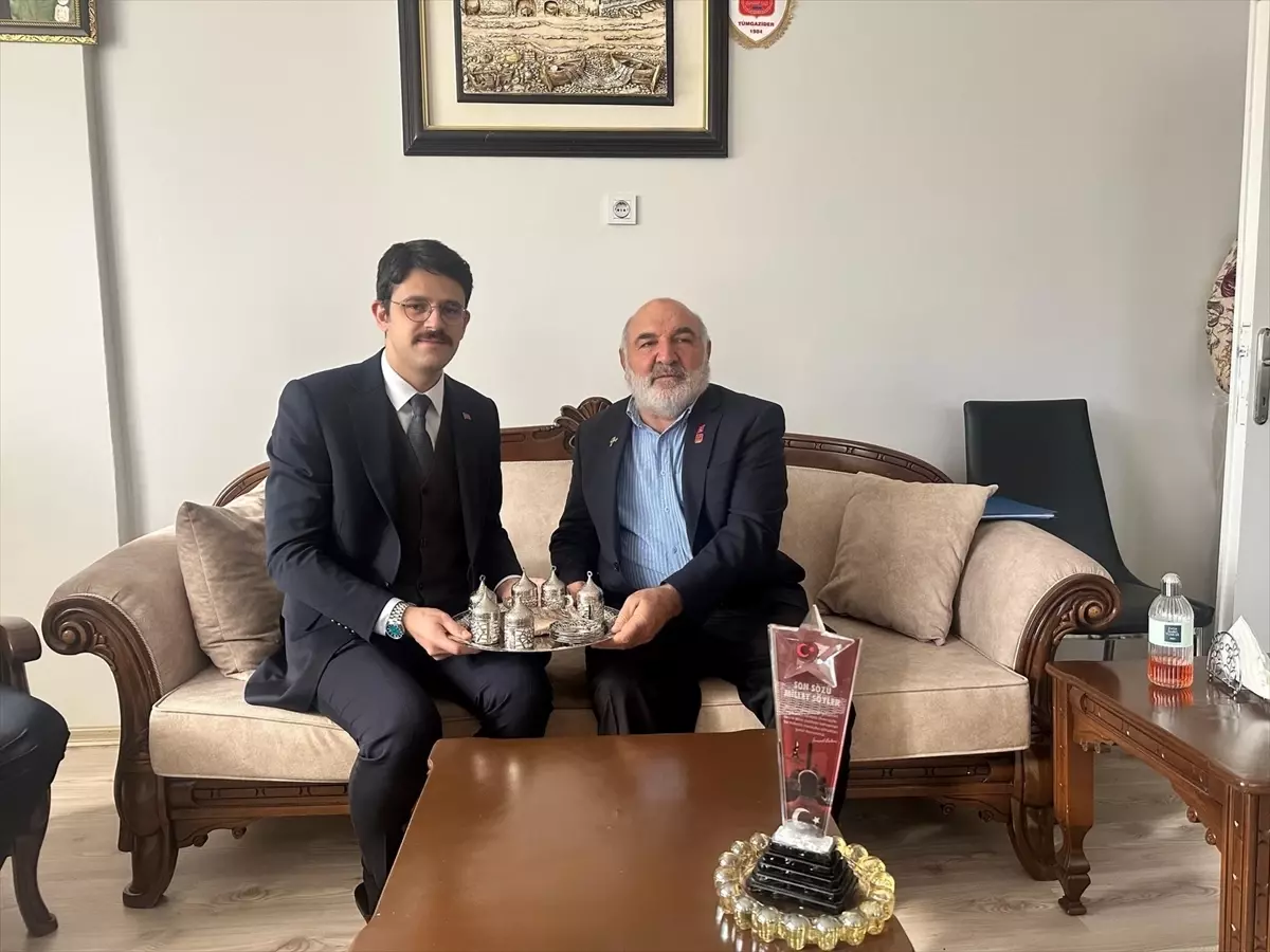 Ulaş Kaymakamı Eskimez, şehit yakınlarını ziyaret etti