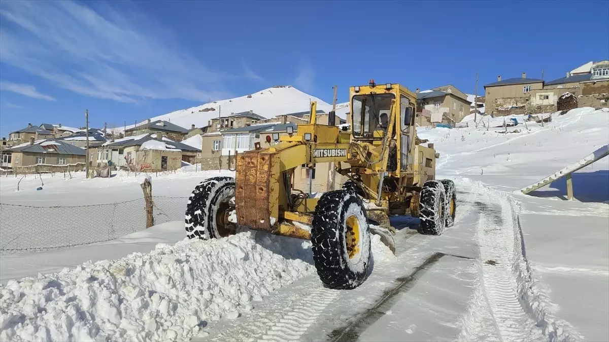 Van\'da Kapanan Yollar Açıldı