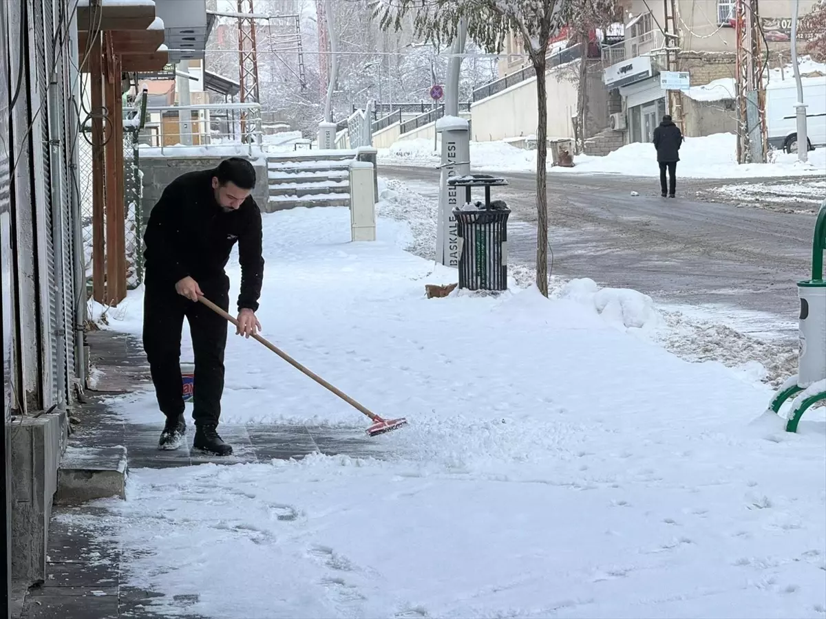 Van ve Hakkari\'de Kar Engelleri