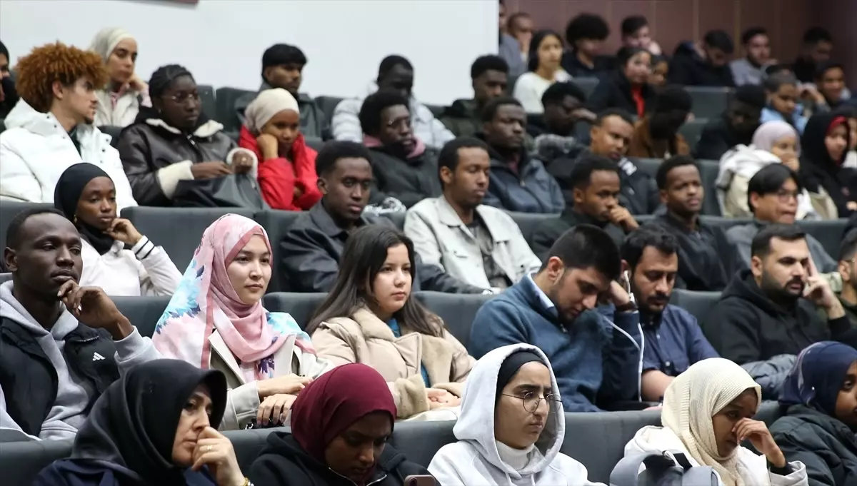 Mevlana\'nın Öğretileri Uluslararası Öğrencilere Anlatılıyor