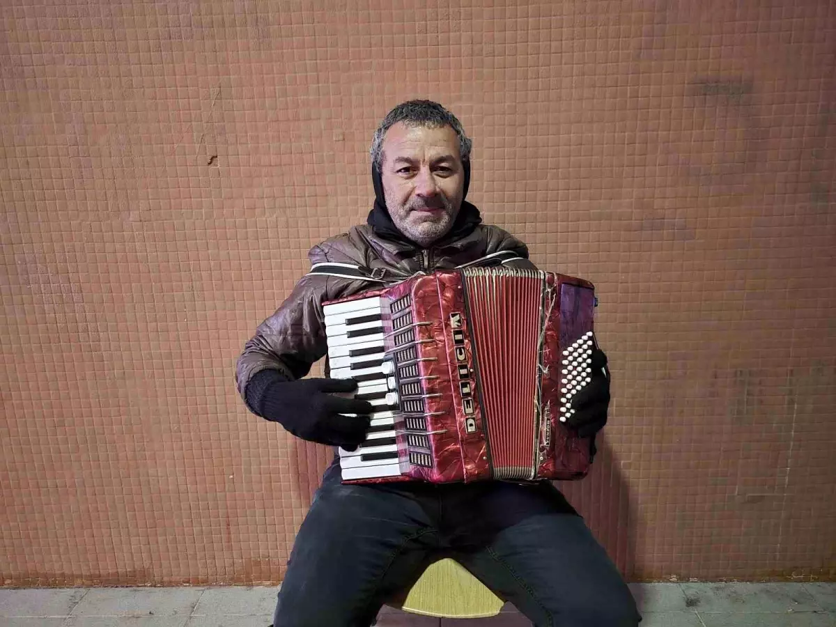 Yozgat\'ta Sokak Müziğiyle Hayata Tutunuyor