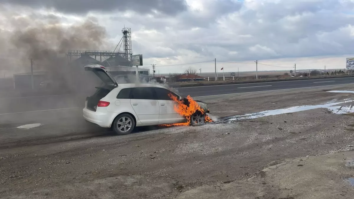 Aksaray\'da Otomobil Yangını!