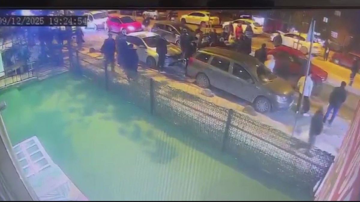 Arnavutköy\'de Trafik Kazası: Yaya Ağır Yaralandı