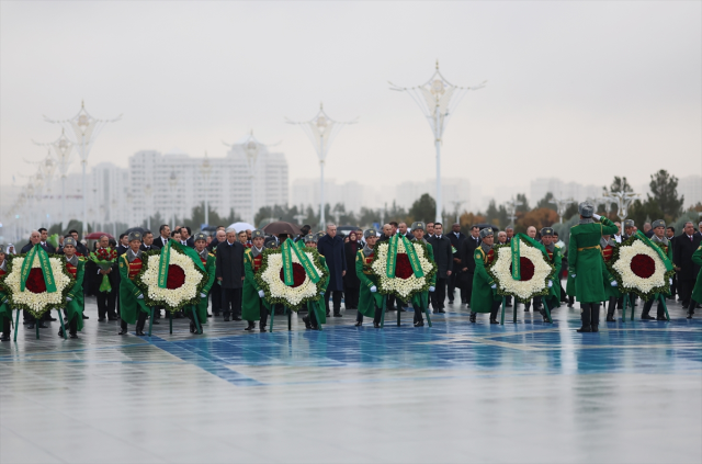 Cumhurbaşkanı Erdoğan Türkmenistan'da! Bir yanında Putin diğer yanında Pezeşkiyan