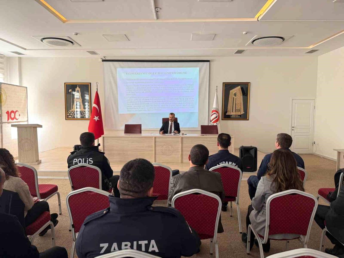 Eceabat\'ta Bağımlılıkla Mücadele Toplantısı