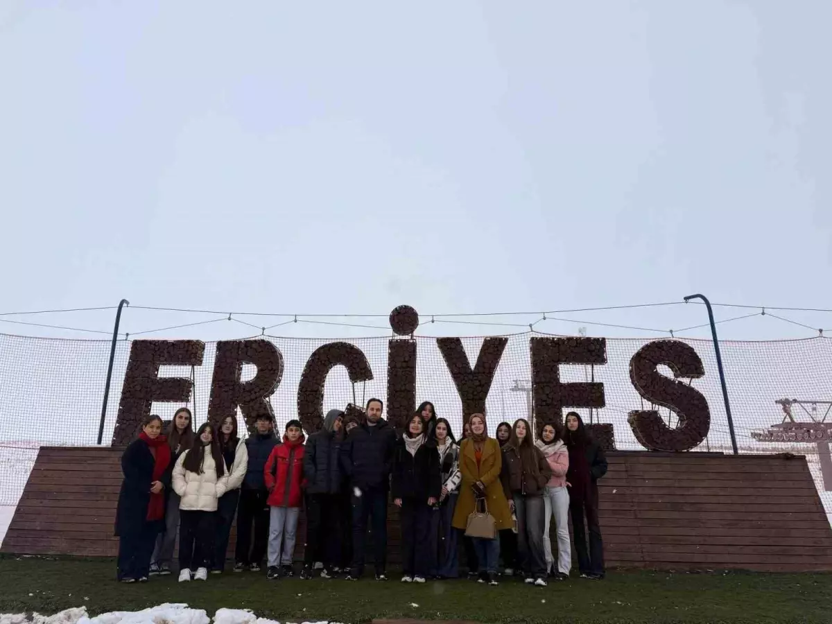 Erciyes\'in zirvesinde öğrencilere yönelik \'Uluslararası Dağlar Günü\' etkinliği