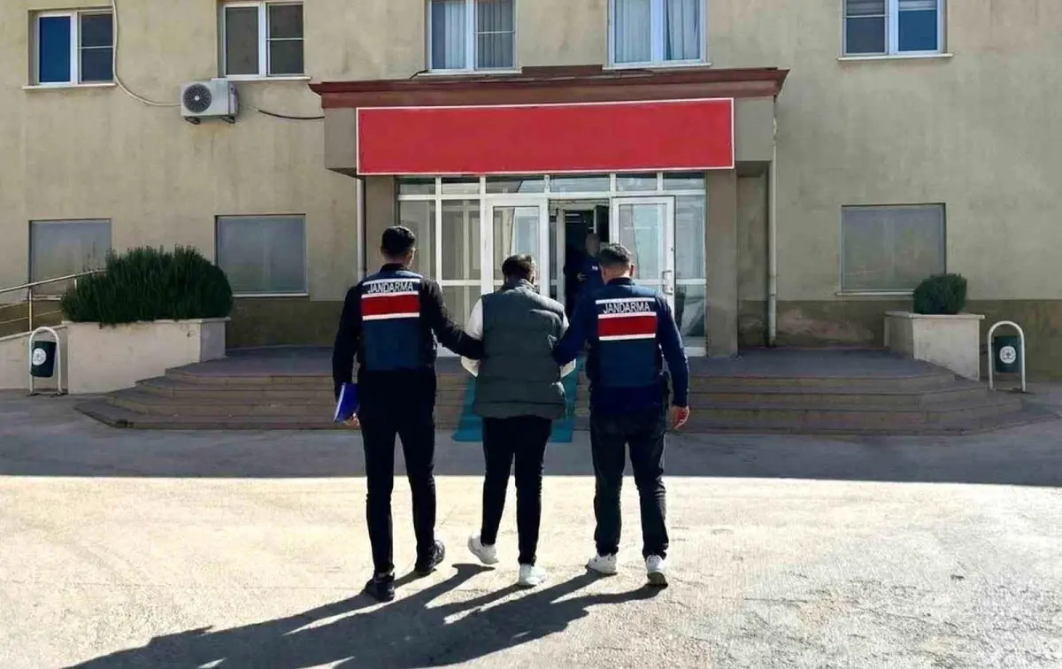 Gaziantep\'te 11\'er yıl hapis cezasıyla aranan 3 şahsı jandarma yakaladı