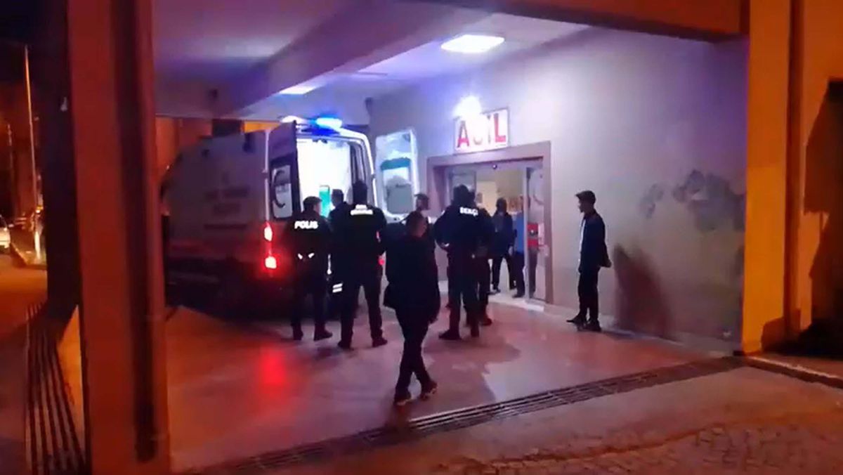Kırkağaç\'ta Bıçaklı Kavga: 2 Yaralı