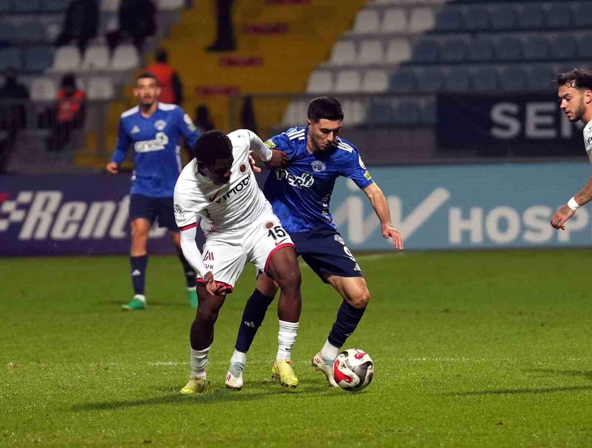 Trendyol Süper Lig: Kasımpaşa: 0 Gençlerbirliği: 0 (İlk yarı)
