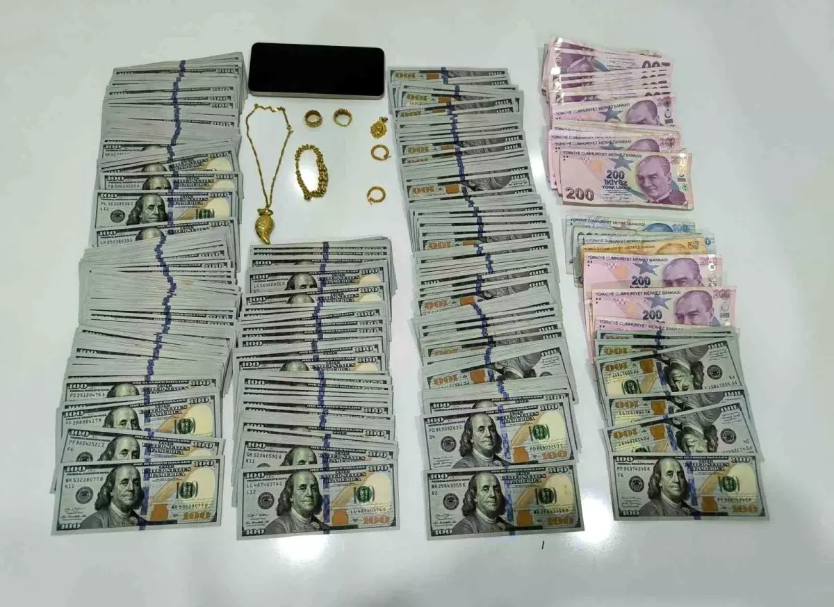 Polis operasyonunda her yerden para ve altın fışkırdı
