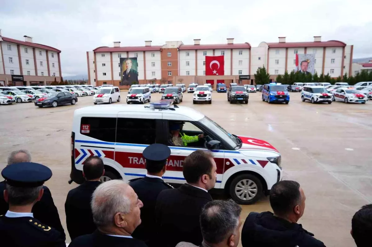 Erzincan\'da emniyet ve jandarmaya 122 yeni hizmet aracı teslim edildi