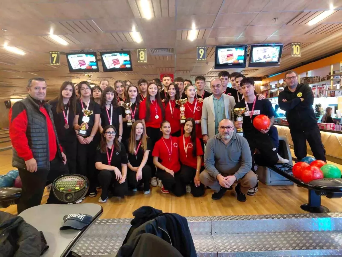 Eskişehir\'de Okul Sporları Bowling Müsabakaları Tamamlandı