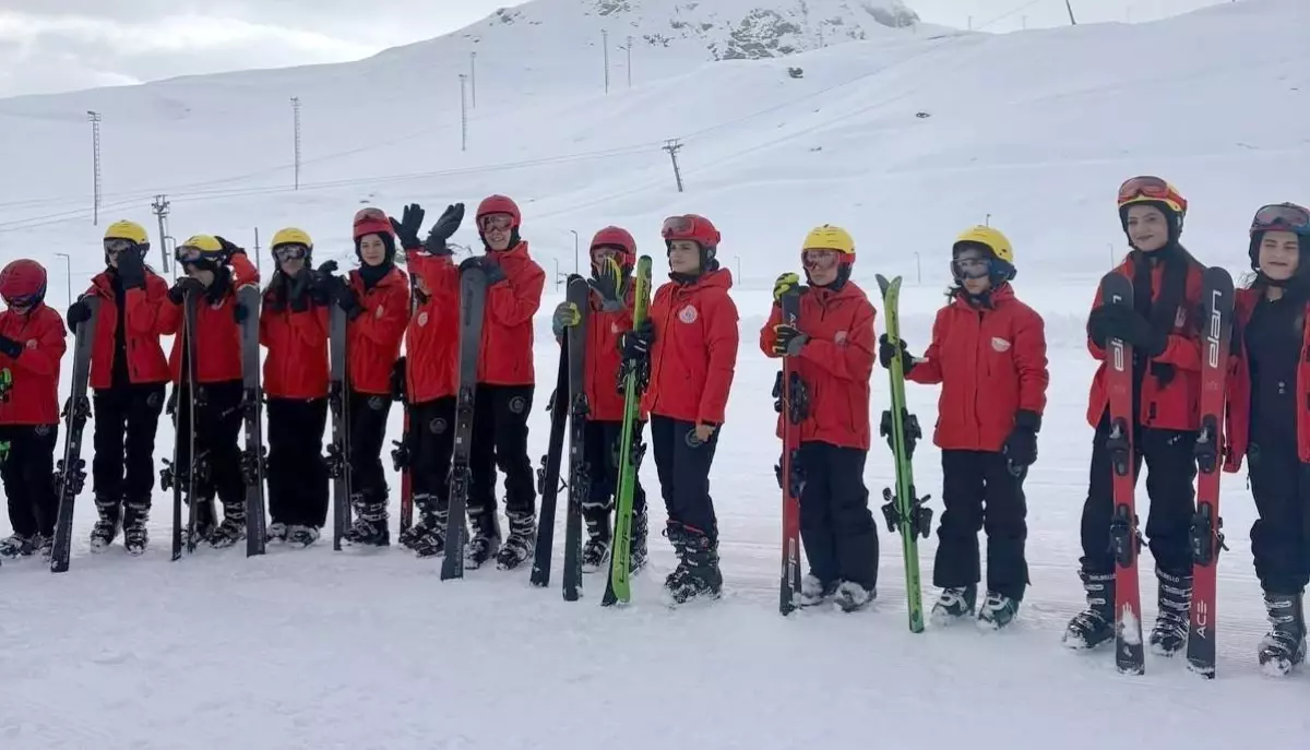 Hakkari\'de Temel Kayak Eğitimleri Başladı