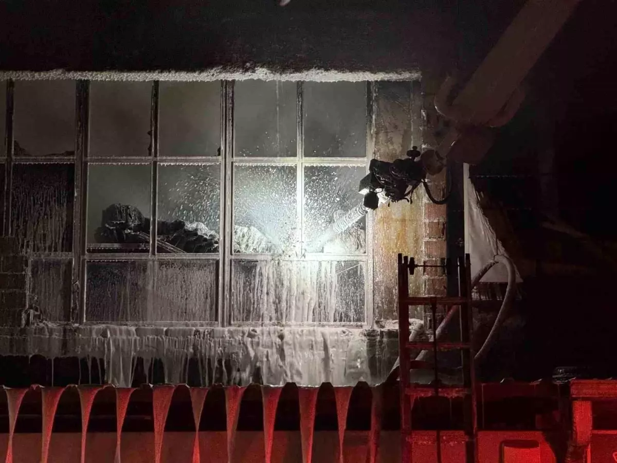 Arifiye'de Hırdavat Dükkanında Yangın