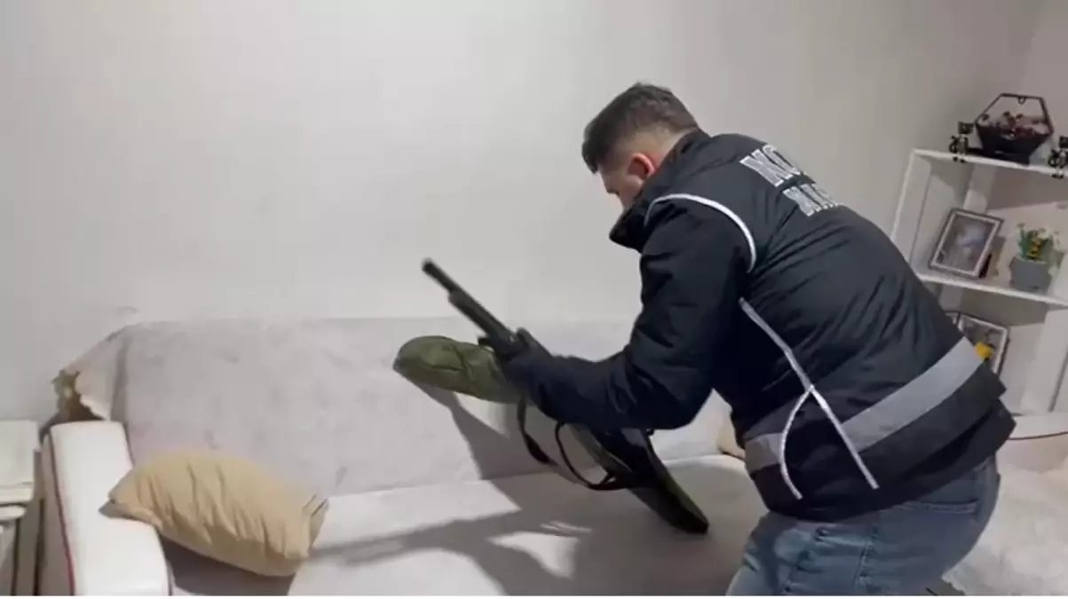 Kars\'ta Silah Tacirlerine Dronlu Operasyon