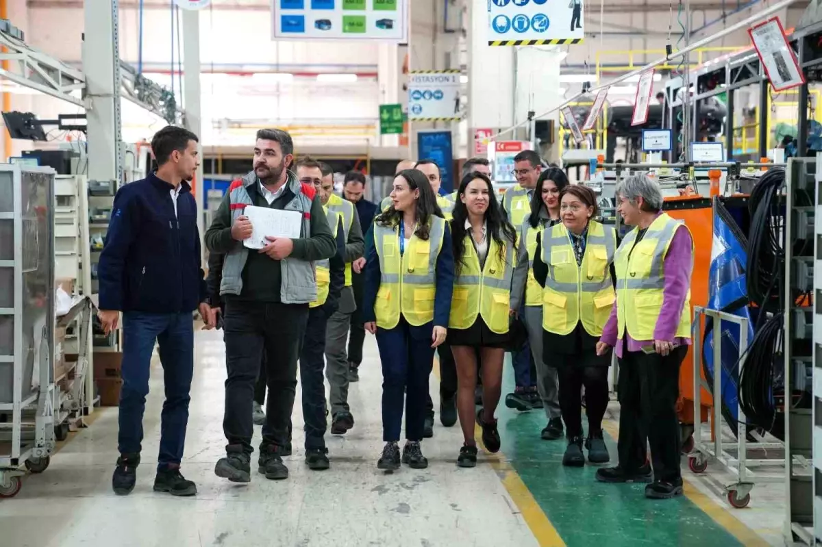 Karsan\'dan meslek liselerindeki kız öğrencileri iş hayatına hazırlayacak hamle