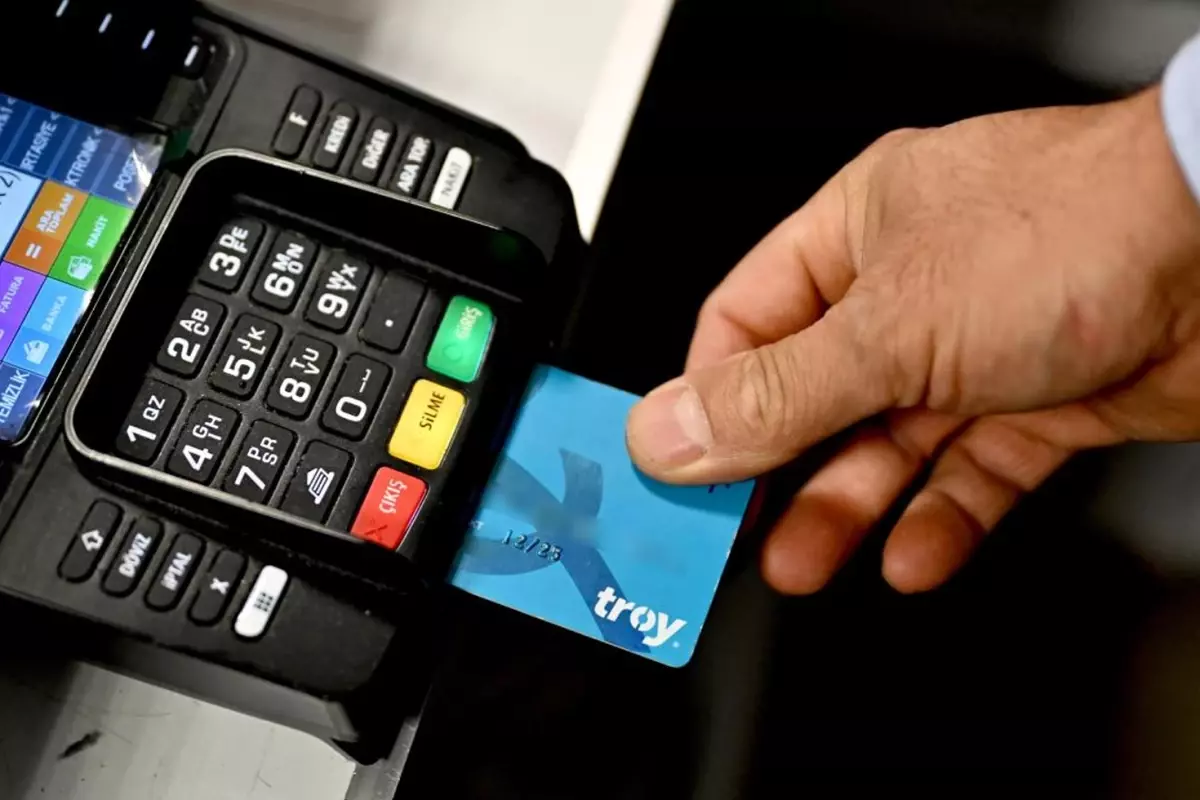 Merkez Bankası kredi kartı faiz oranlarını düşürdü