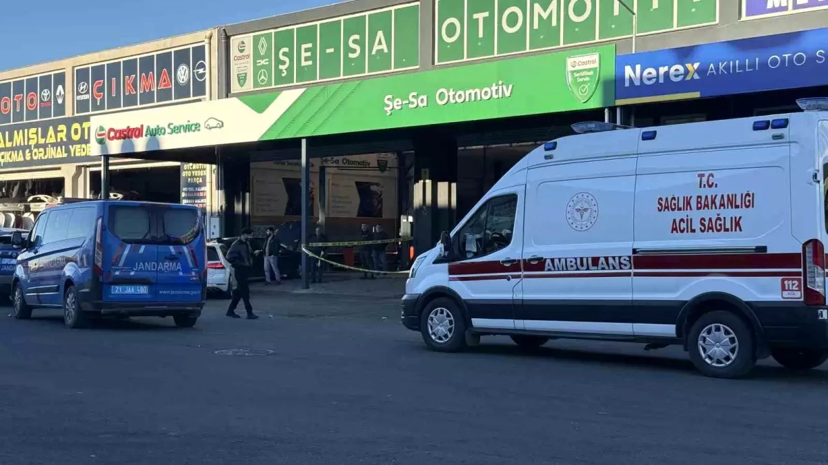 Diyarbakır\'da Kavga: 4 Yaralı