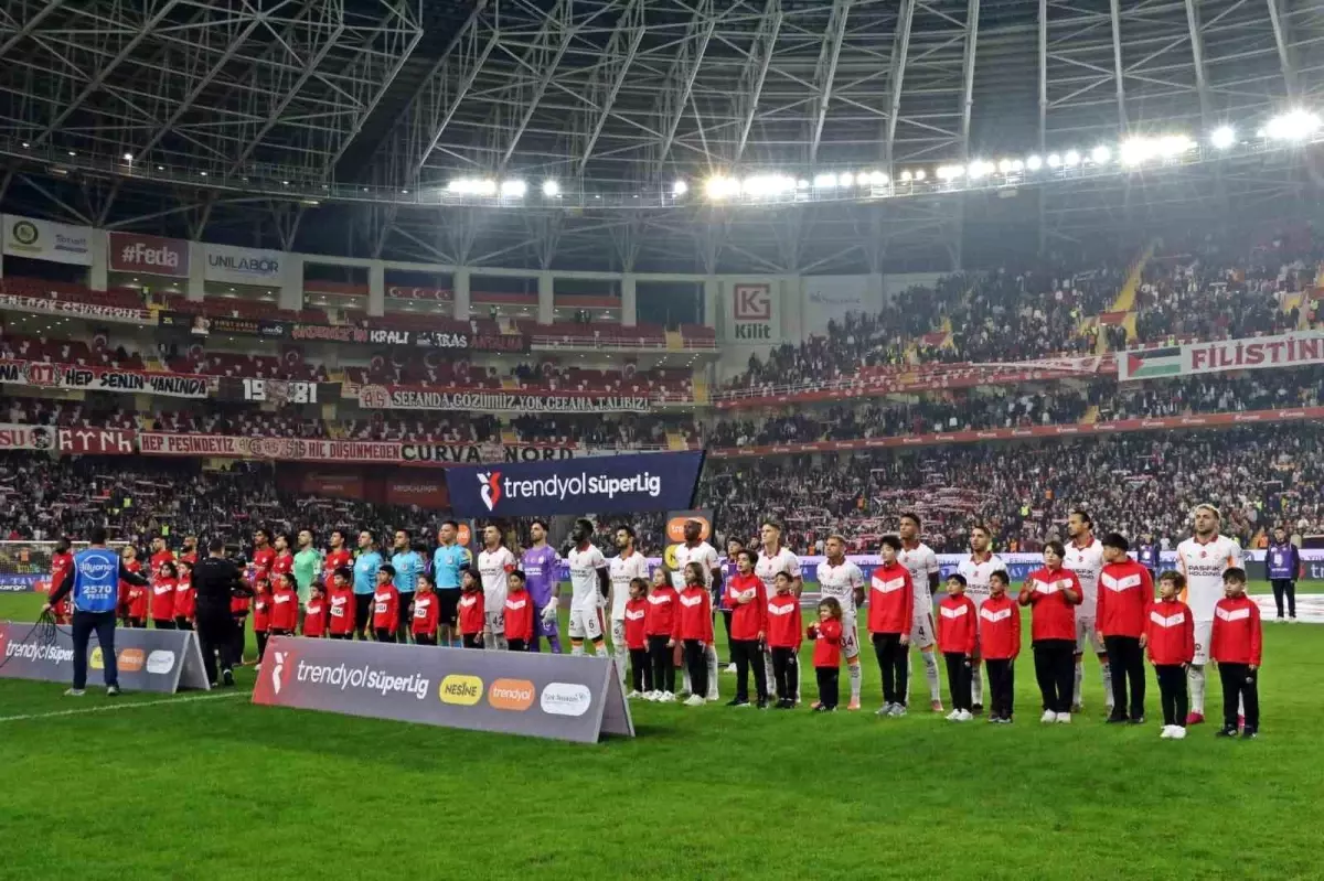 Antalyaspor - Galatasaray Maçında İlk Dakikalar