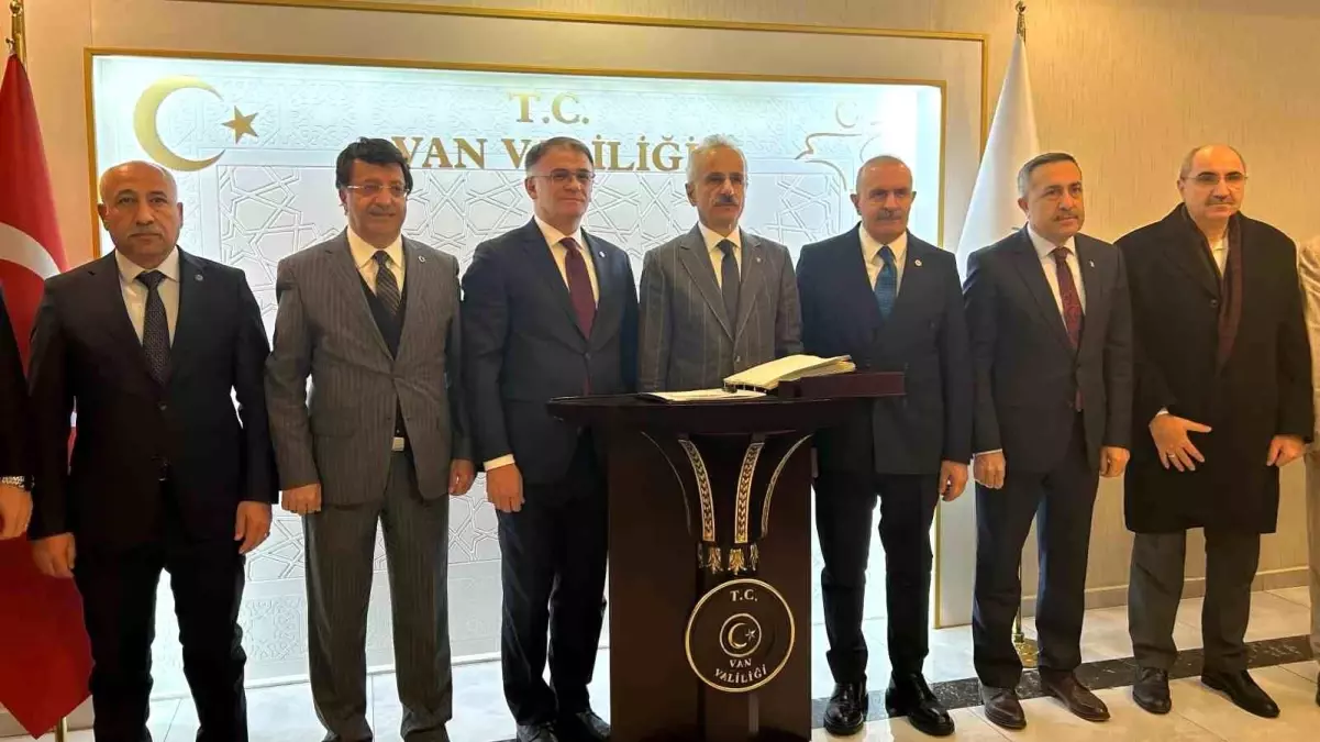 Ulaştırma ve Altyapı Bakanı Uraloğlu, Van\'a geldi