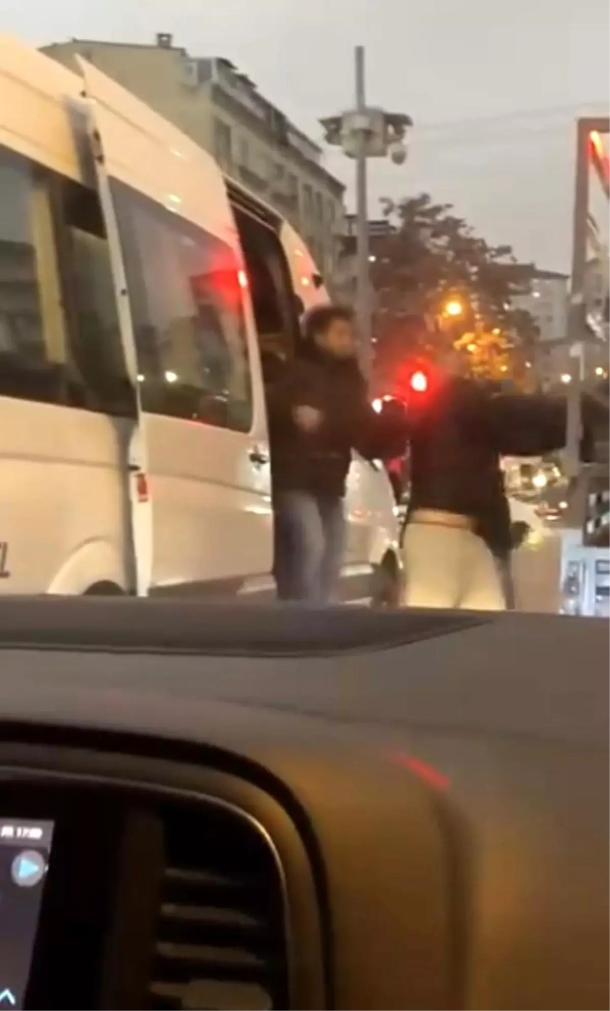 Ümraniye\'de Trafikte Yumruklu Kavga