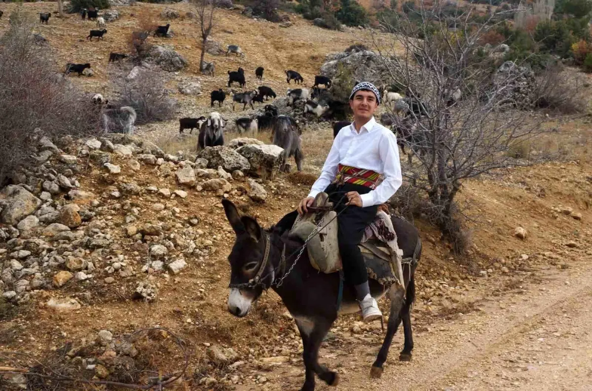 Yusuf Efe\'den Yörük Geleneğine Özgün Maniler