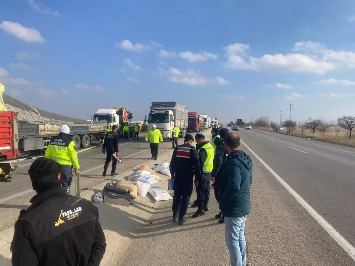 Kadınhanı\'nda Zincirleme Kaza: 1 Ölü, 2 Yaralı