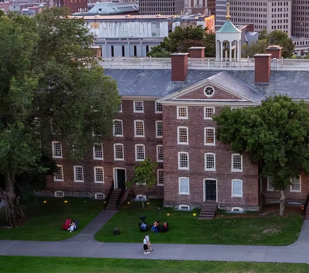 Brown Üniversitesi\'nde Silahlı Saldırı
