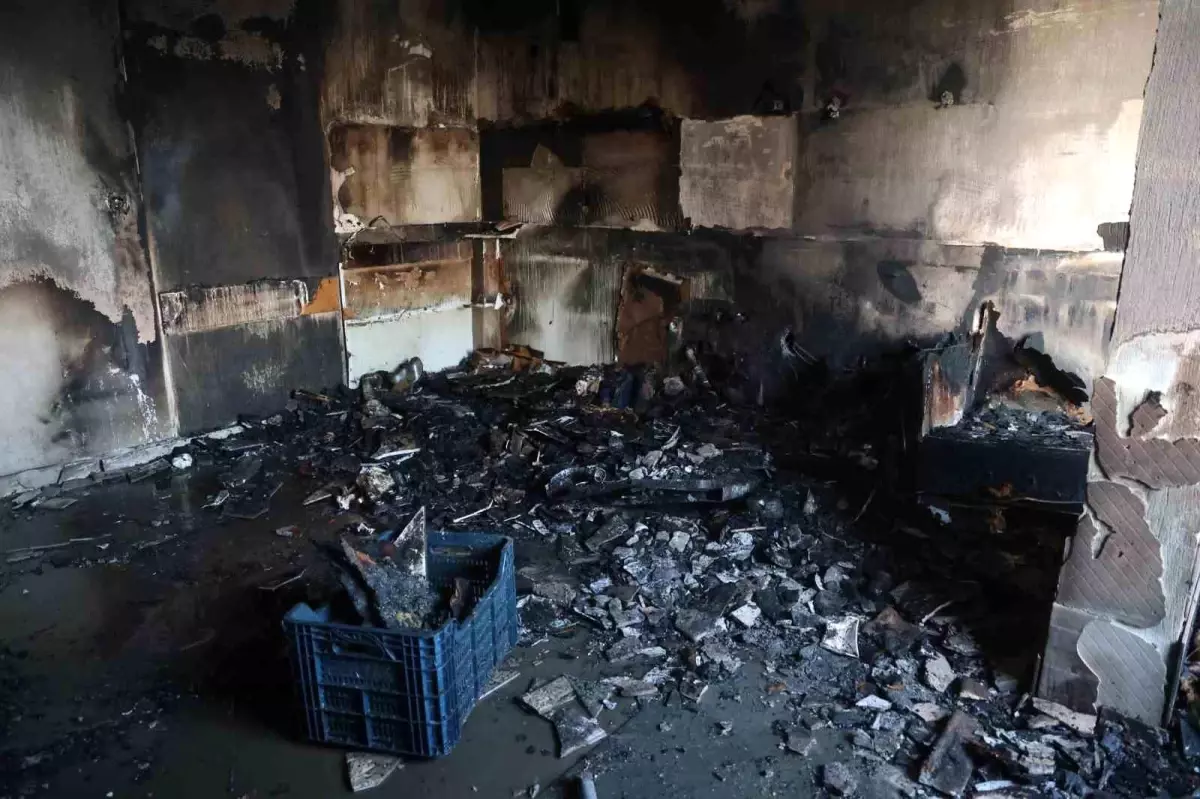 Hatay\'da Yangın: Mutfak Küller İçinde