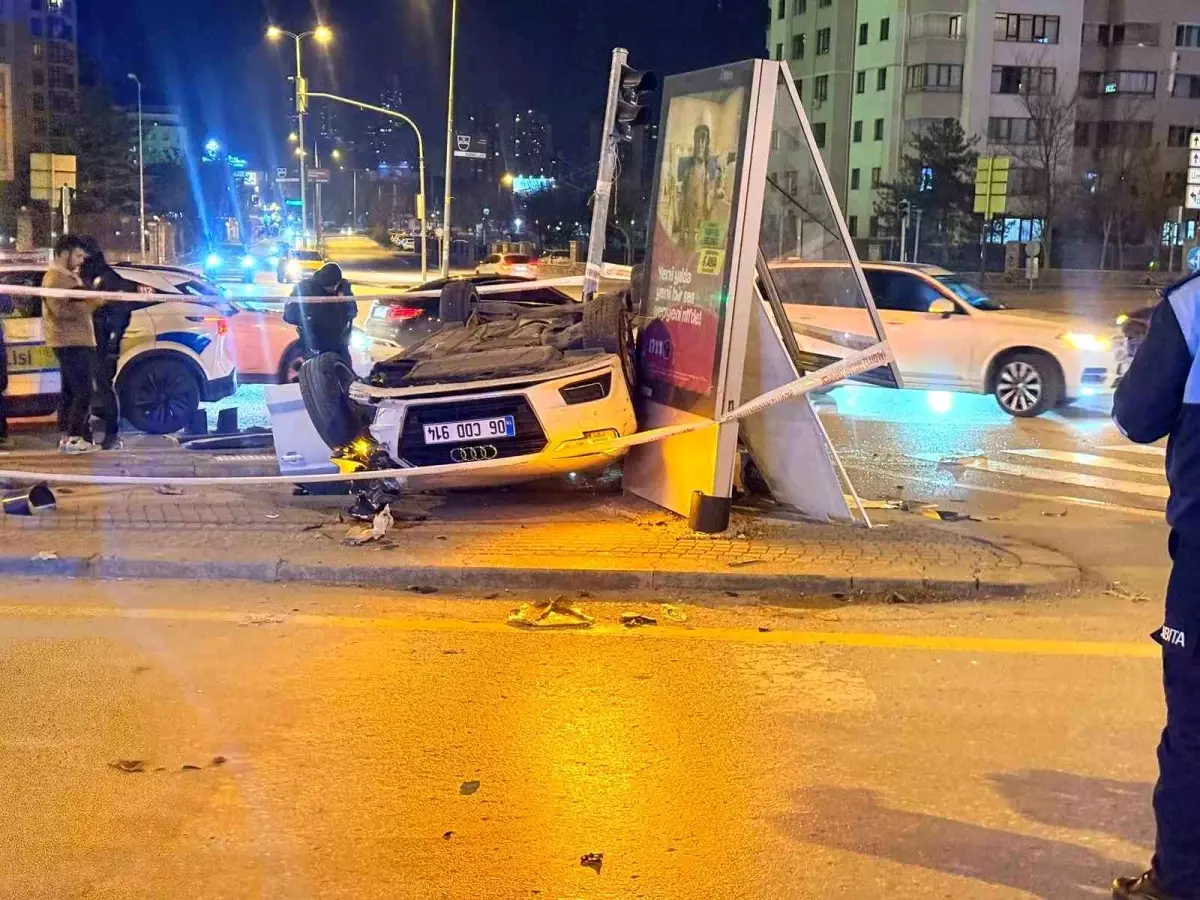 Ankara\'da Otomobil ile Motosiklet Çarpıştı