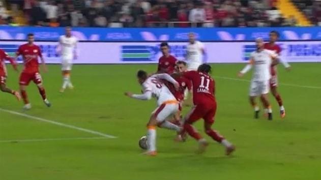 beIN Trio, Antalyaspor'un Galatasaray karşısında penaltı beklediği pozisyonu yorumladı beIN Trio, Antalyaspor'un Galatasaray karşısında penaltı beklediği pozisyonu yorumladı