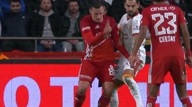 beIN Trio, Antalyaspor'un Galatasaray karşısında penaltı beklediği pozisyonu yorumladı beIN Trio, Antalyaspor'un Galatasaray karşısında penaltı beklediği pozisyonu yorumladı