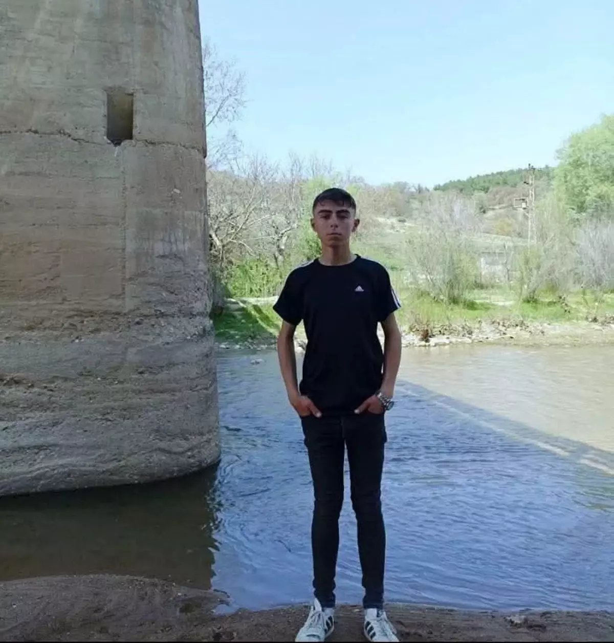 Traktör Devrildi: 17 Yaşındaki Genç Hayatını Kaybetti