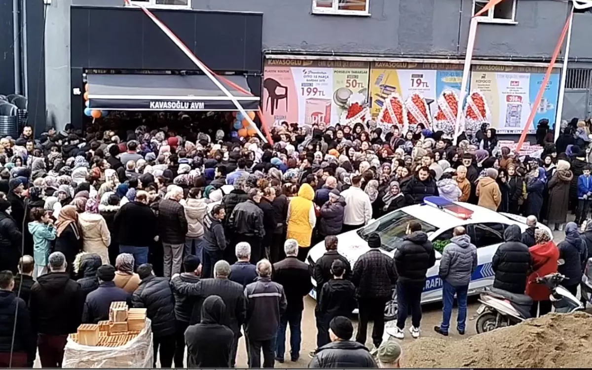 İndirim İzdihamı Çorum\'da Yaşandı