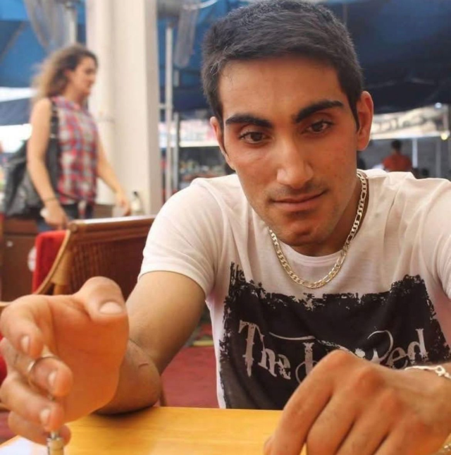 Kamyonetin altında kalan skuter sürücüsü öldü Kamyonetin altında kalan skuter sürücüsü öldü