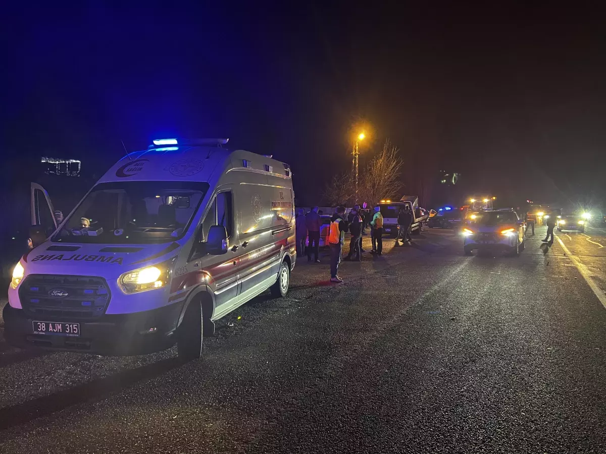 Kayseri\'de Zincirleme Kaza: 7 Yaralı