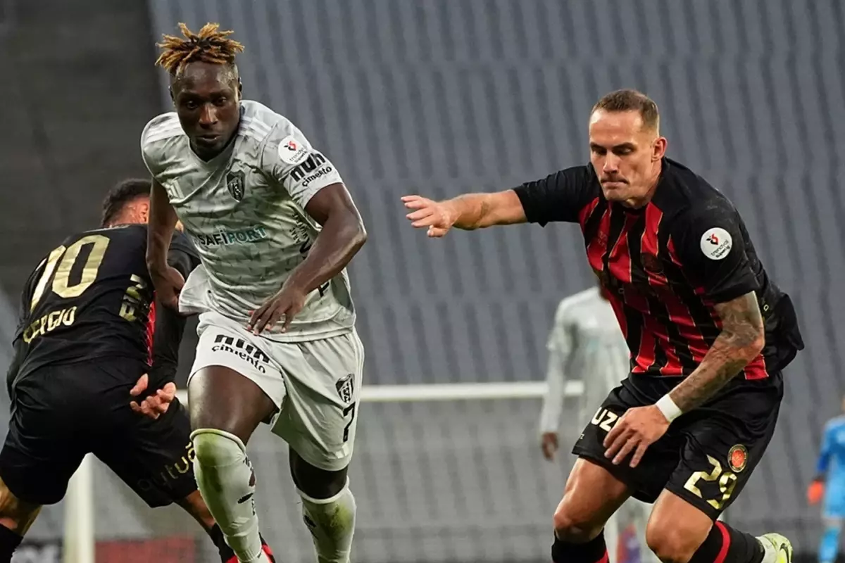 Kocaelispor, Fatih Karagümrük\'ü 90+2\'de üzdü! İki takımda puanları paylaştı