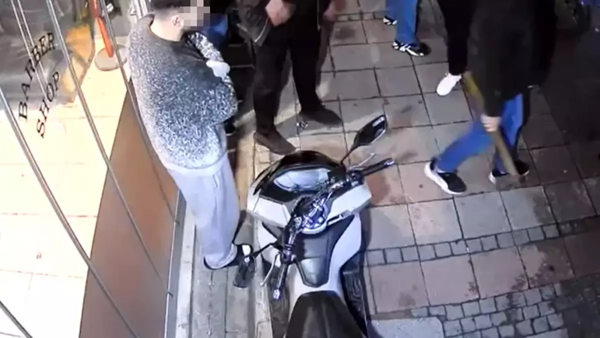 Kağıthane\'de Kuaföre Baltalı Saldırı