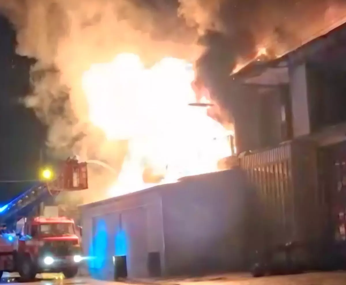 Arifiye\'de Nalbur Dükkanında Yangın